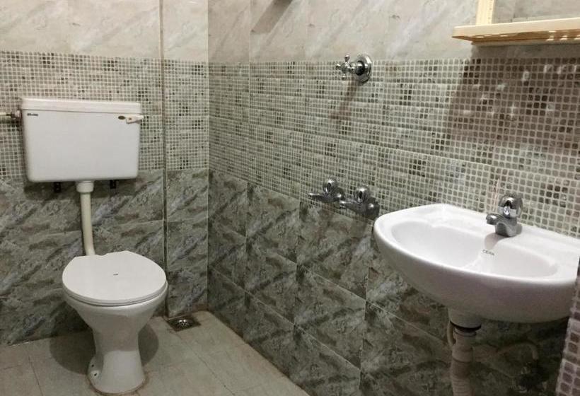 הוסטל Mega Tourist Home