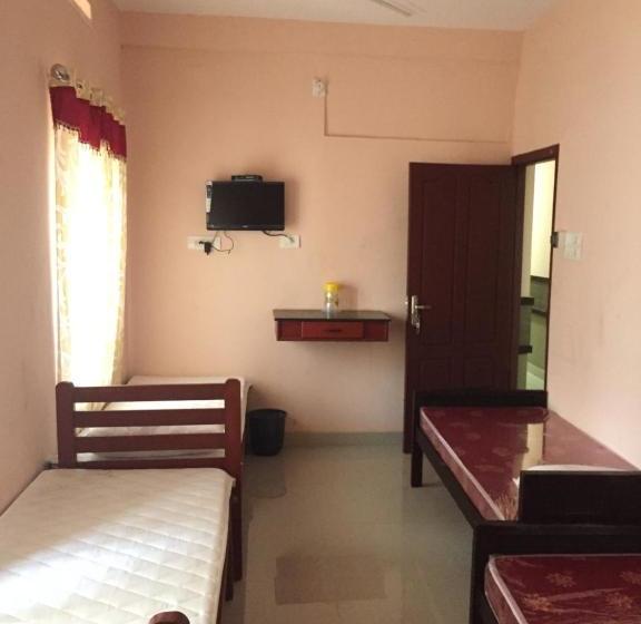 הוסטל Mega Tourist Home