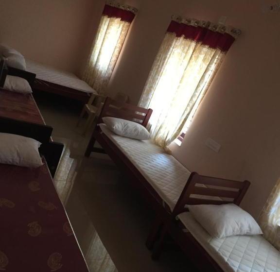 הוסטל Mega Tourist Home