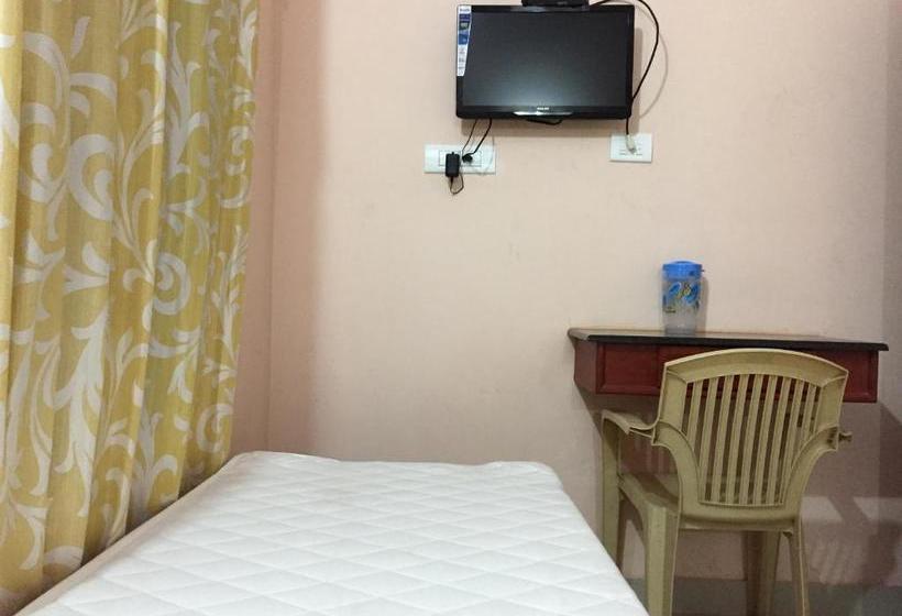 הוסטל Mega Tourist Home