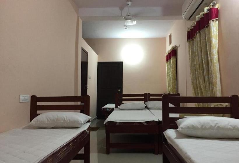 הוסטל Mega Tourist Home