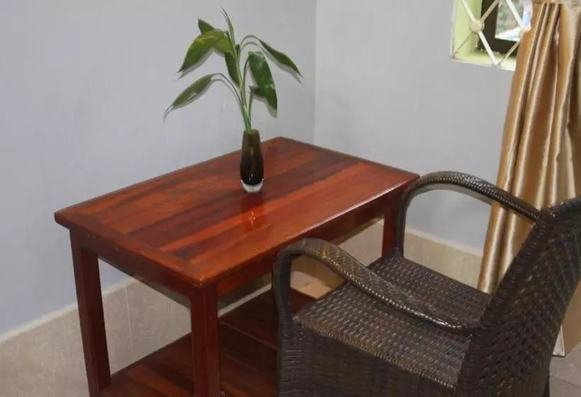 ペンション Dorm Point Hostel Siem Reap  Adults Only