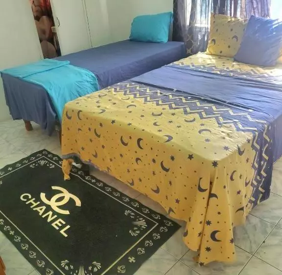 پانسیون Fay Guest House