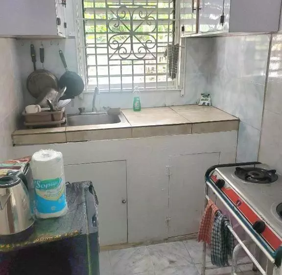 پانسیون Fay Guest House