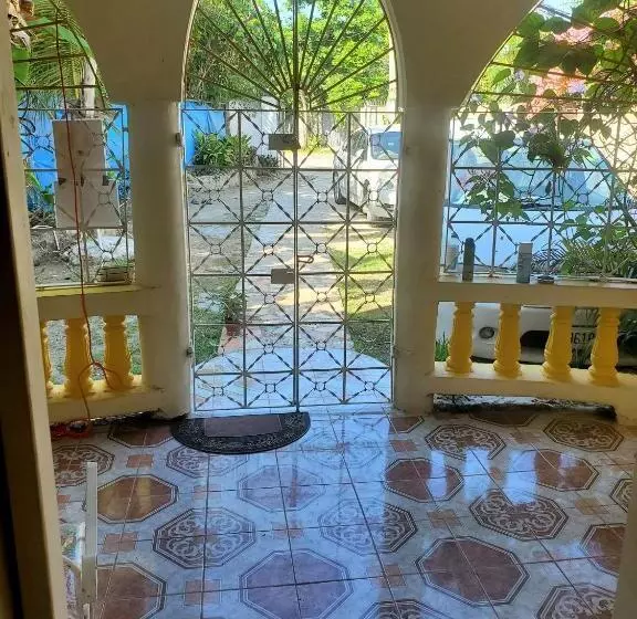 پانسیون Fay Guest House