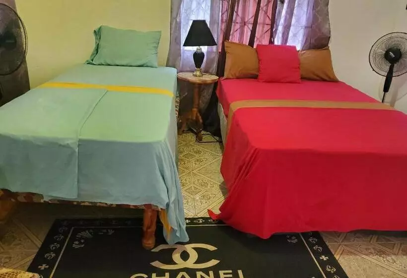 پانسیون Fay Guest House