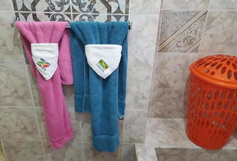 پانسیون Fay Guest House