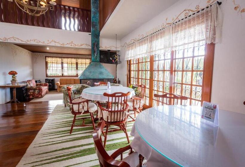 Pensió Guest House Família