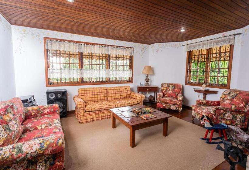 Pensió Guest House Família