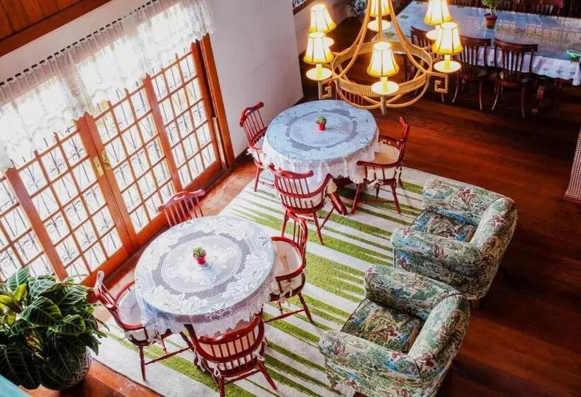 ペンション Guest House Família