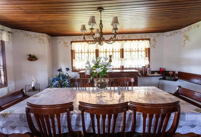 Pensió Guest House Família