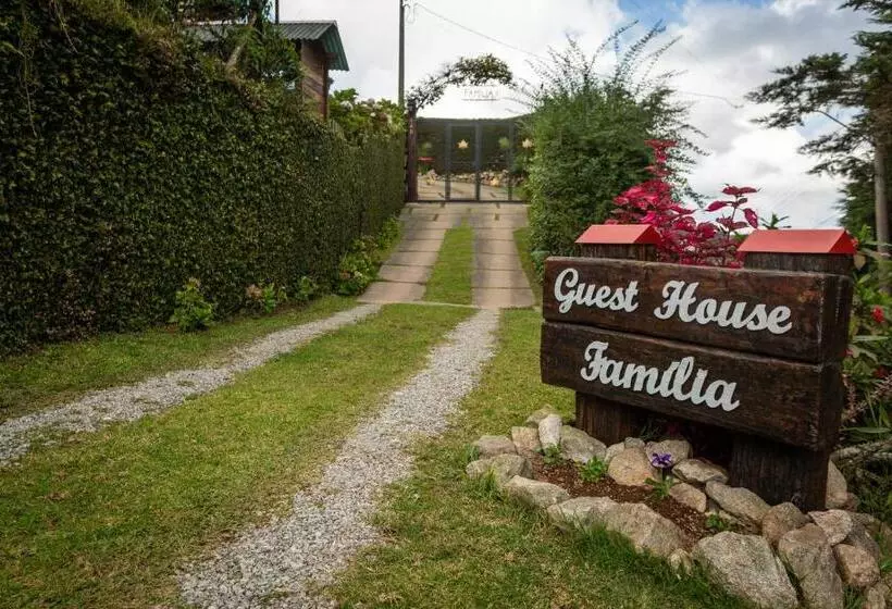 ペンション Guest House Família
