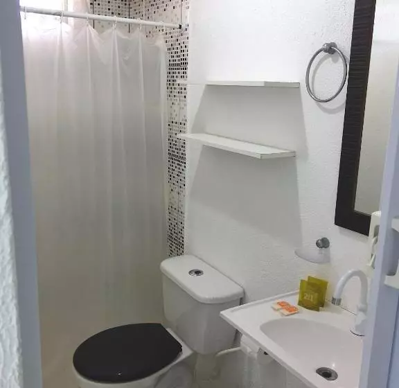 Majatalo Pousada Anjos   à 2 Quadras Do Mar