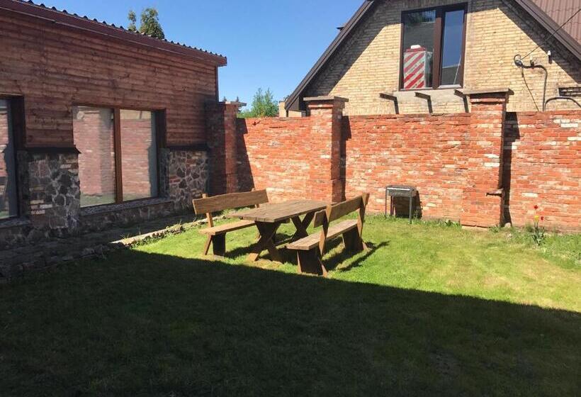 پانسیون Villa Midesta