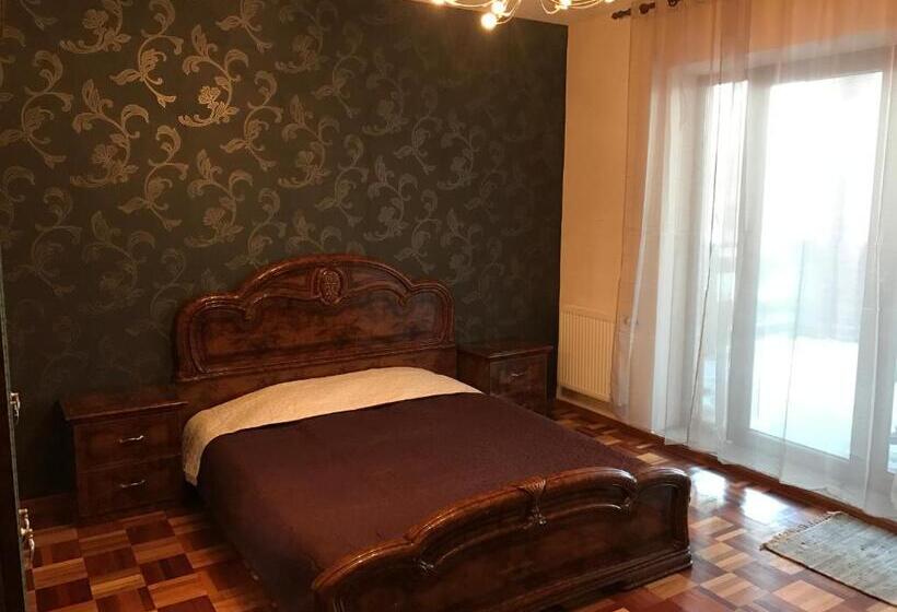 پانسیون Villa Midesta