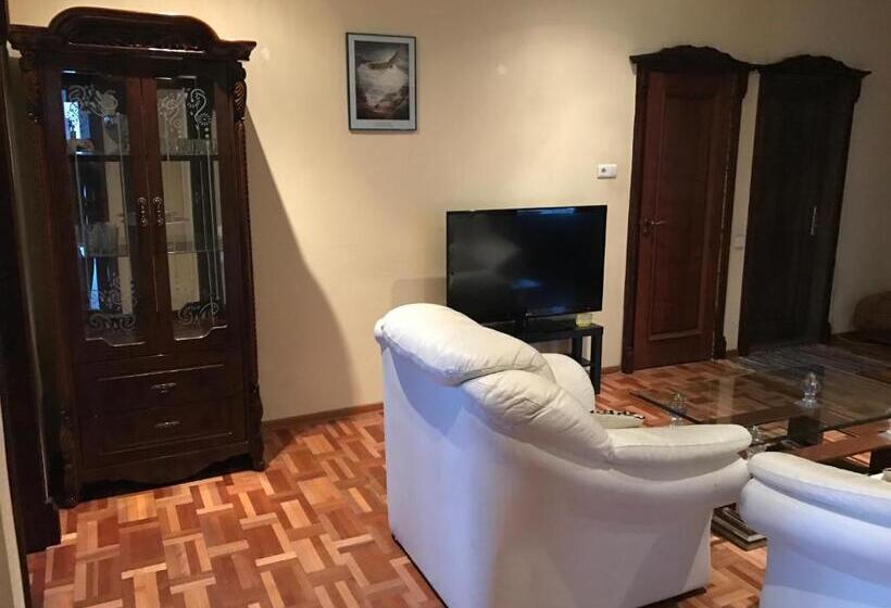 پانسیون Villa Midesta