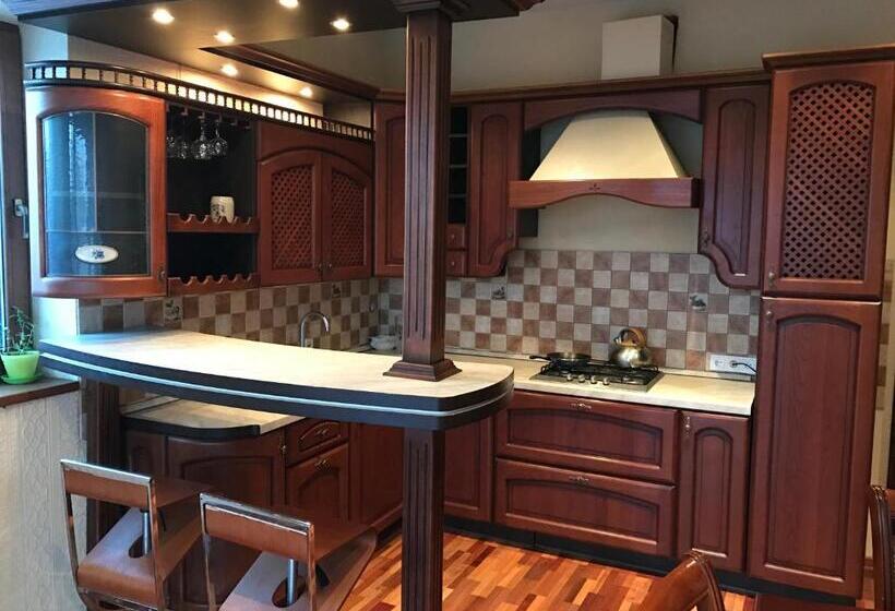 پانسیون Villa Midesta