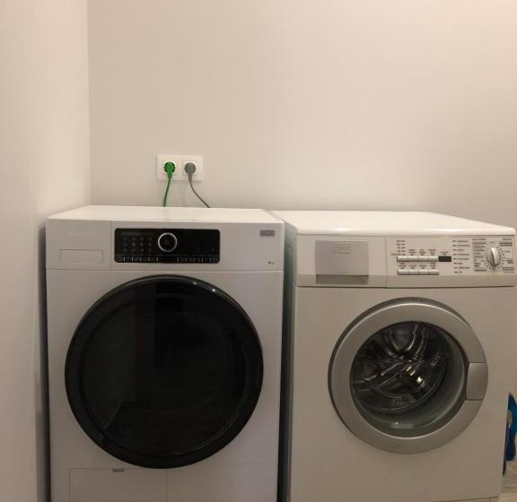 پانسیون Villa Midesta