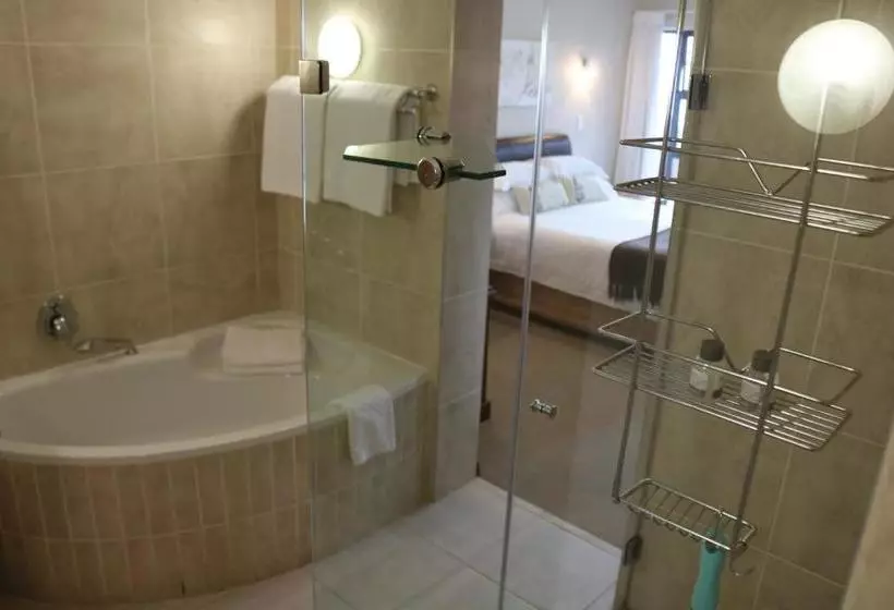 پانسیون 387 Bushbuck