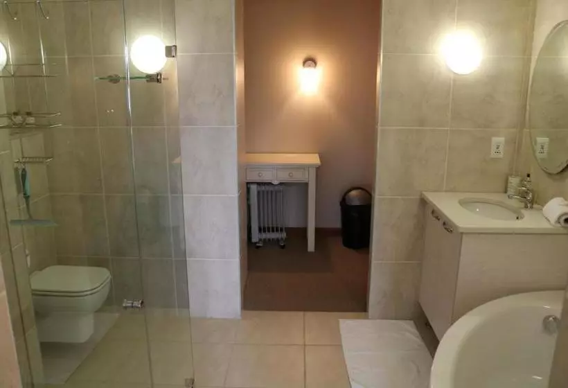 پانسیون 387 Bushbuck