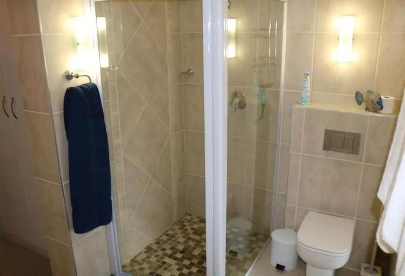 پانسیون 387 Bushbuck