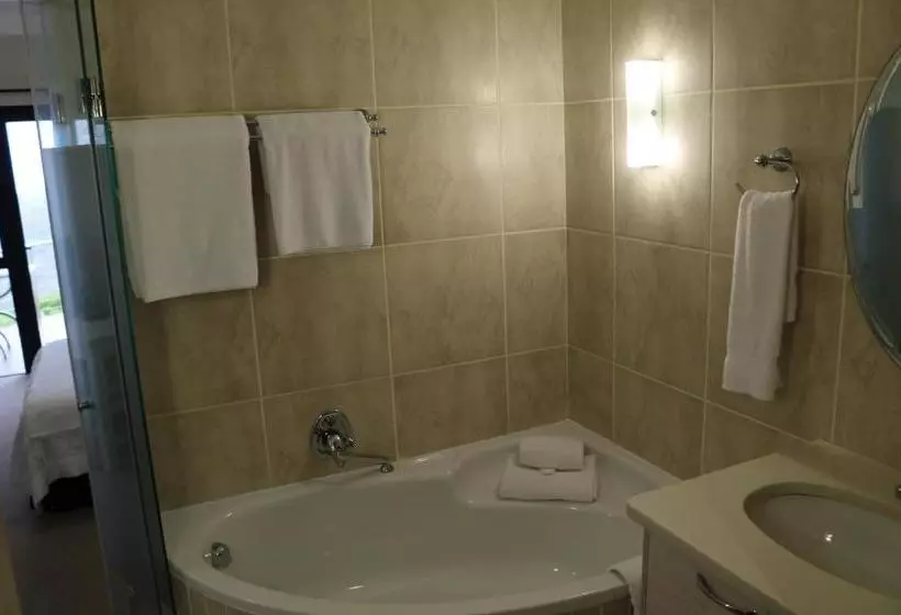 پانسیون 387 Bushbuck