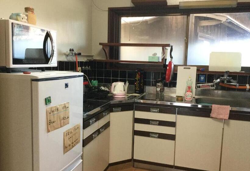 Pensione Guesthouse Shell