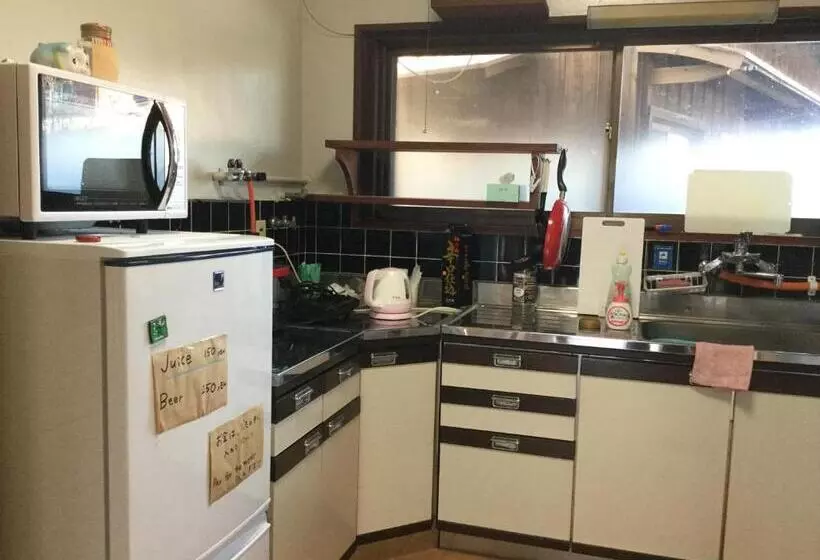 Majatalo Guesthouse Shell