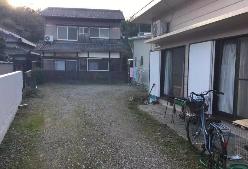 Majatalo Guesthouse Shell