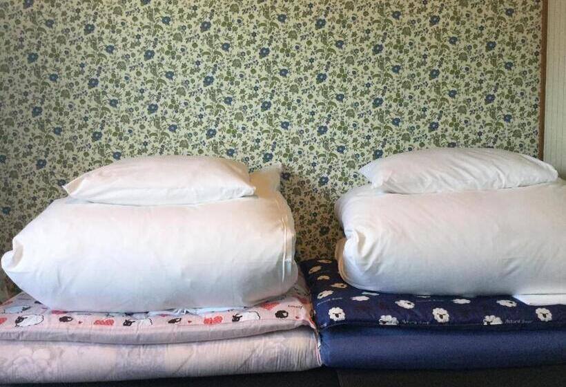 Pensione Guesthouse Shell