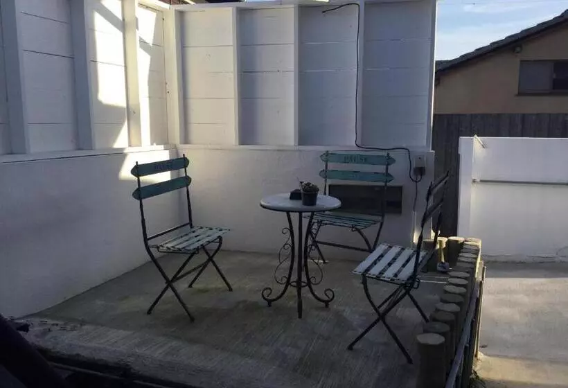 Majatalo Guesthouse Shell