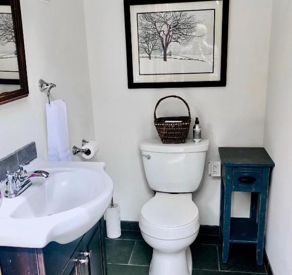 بنسيون Bond Ranch Retreat