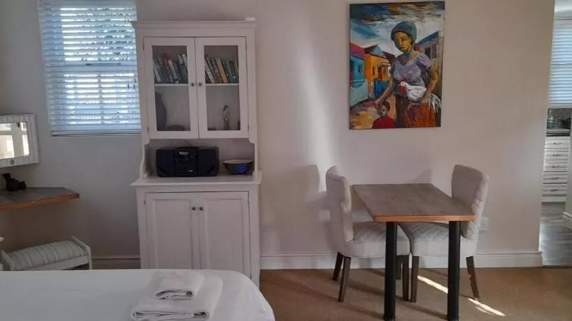 Majatalo Erinvale Garden Cottage