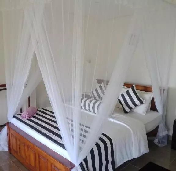 پانسیون Royal Vantage