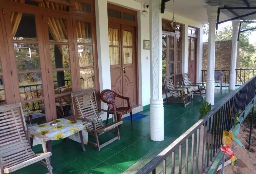 پانسیون Royal Vantage