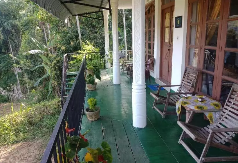 پانسیون Royal Vantage