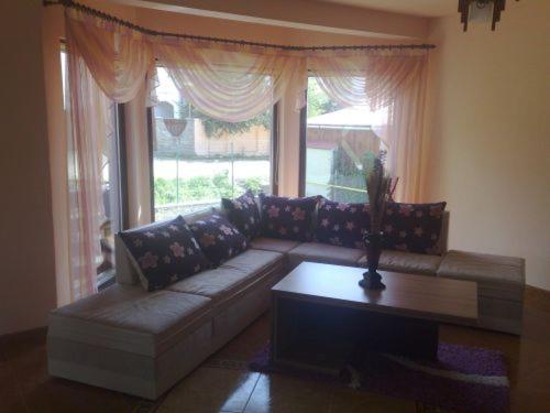 پانسیون Colt De Rai