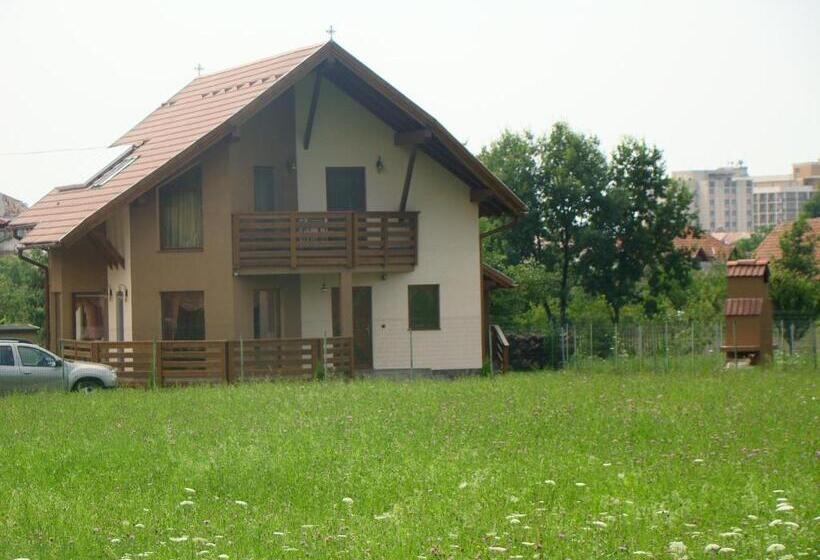 پانسیون Colt De Rai