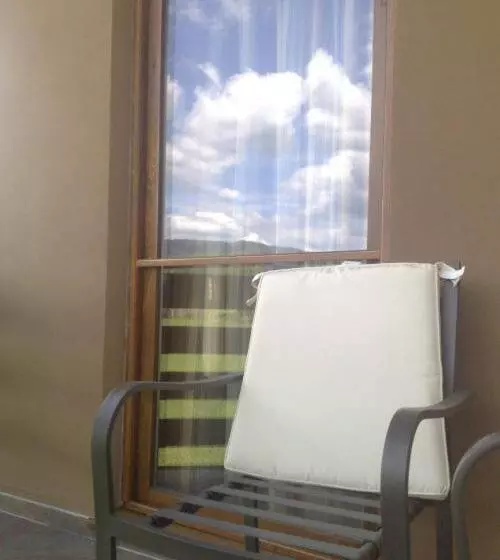 پانسیون Colt De Rai