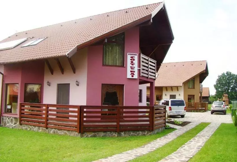 پانسیون Colt De Rai