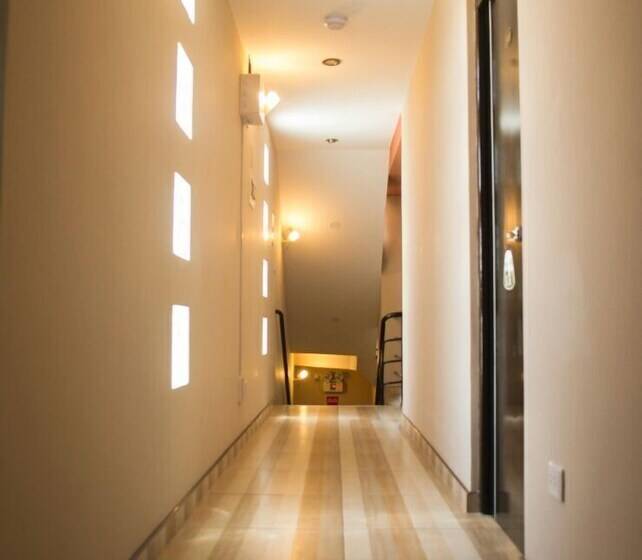 بنسيون Leos Komfort Inn