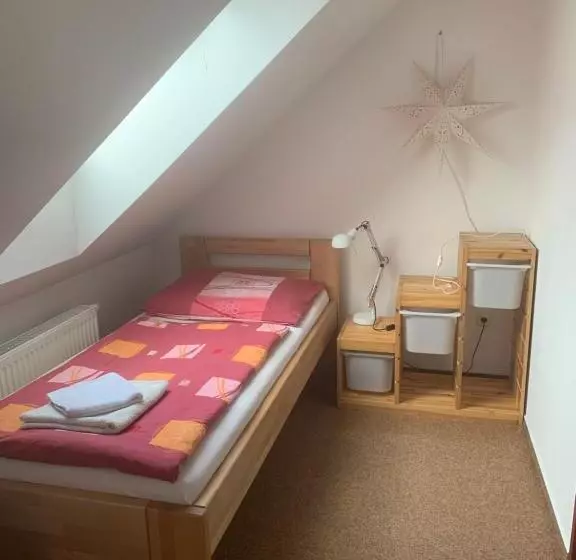 Majatalo Penzion Karlov