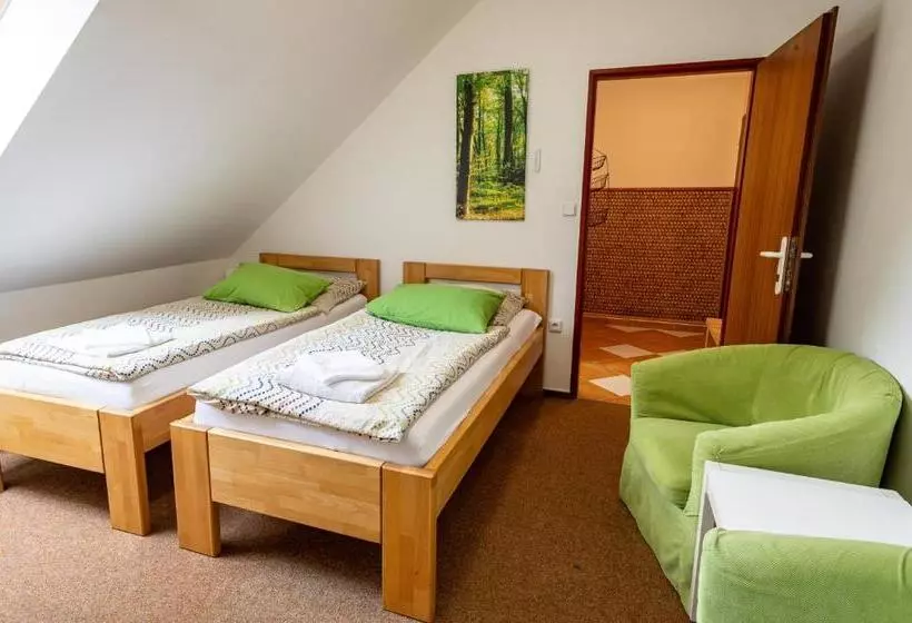 Majatalo Penzion Karlov