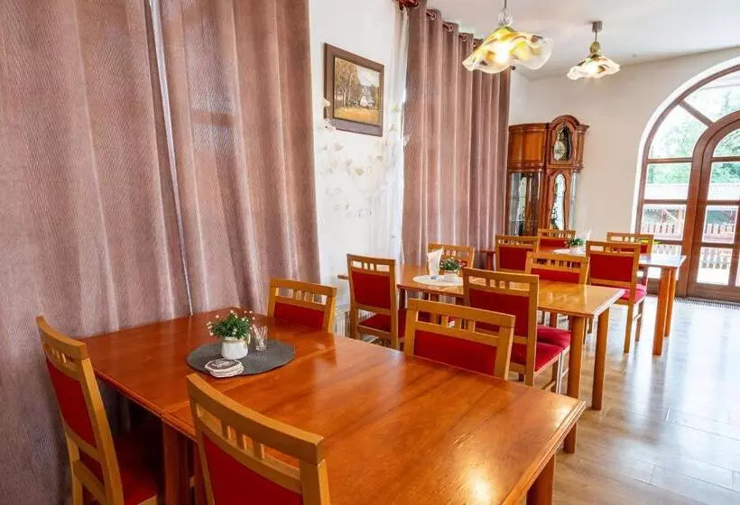 Majatalo Penzion Karlov