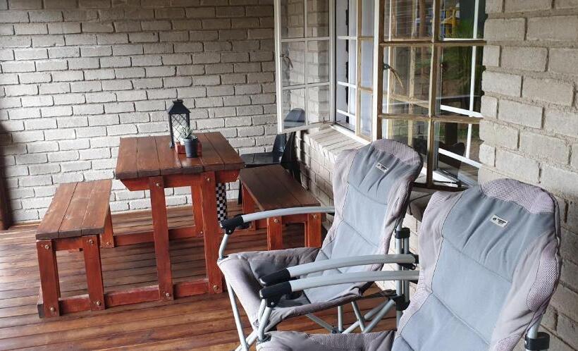 בית מלון כפרי Numbi Hills Self Catering