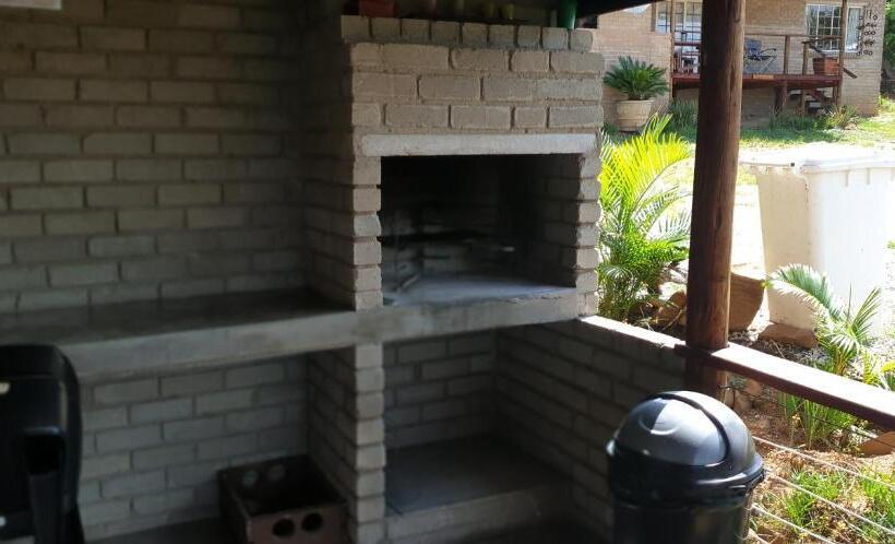 בית מלון כפרי Numbi Hills Self Catering