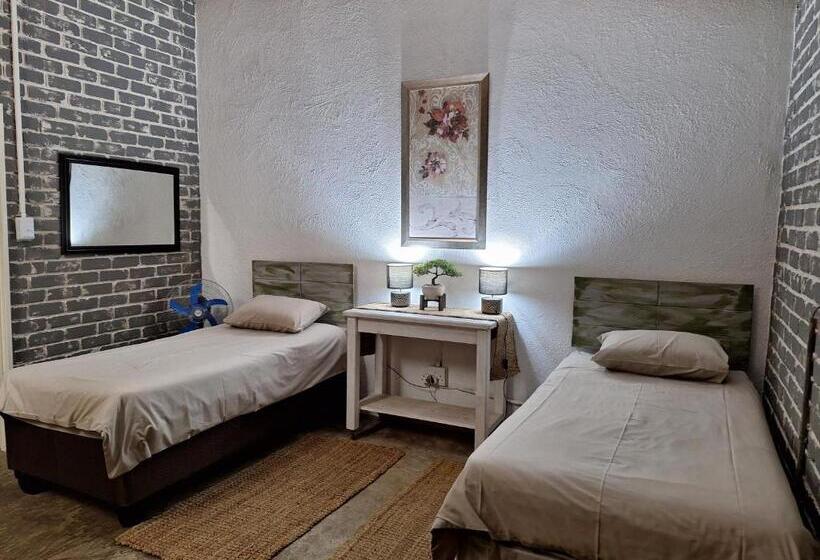 בית מלון כפרי Numbi Hills Self Catering