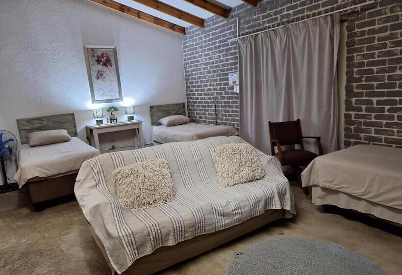 בית מלון כפרי Numbi Hills Self Catering