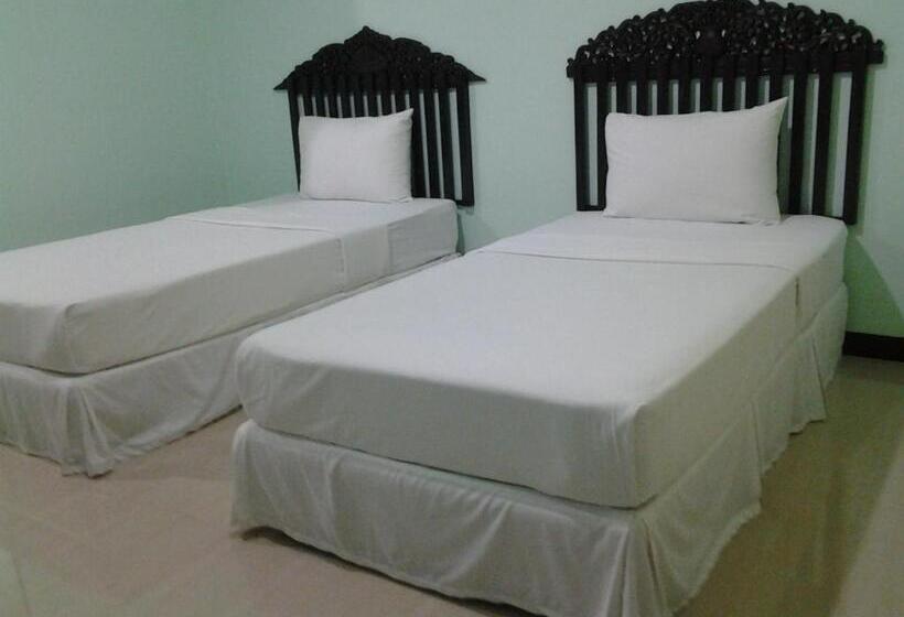 פנסיון J Safe Guesthouse