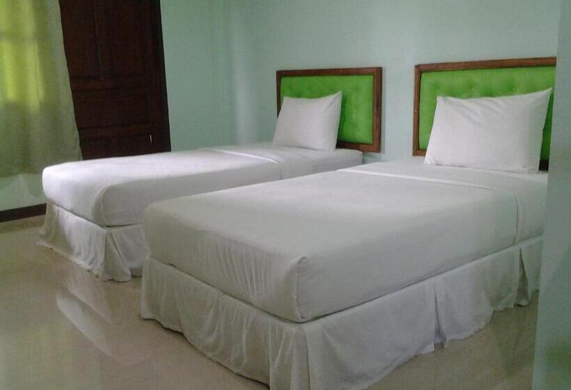 פנסיון J Safe Guesthouse